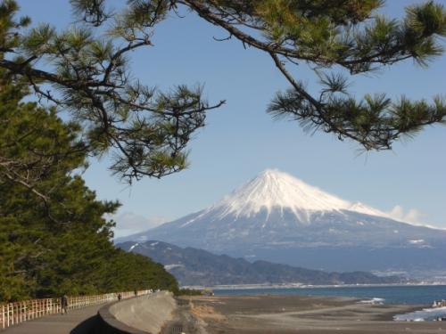 名勝「鎌ヶ崎」から見る富士山と自転車道