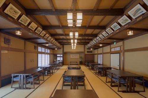 広重の部屋「歌川広重の浮世絵「東海道五十三次」が飾られる大広間」