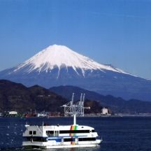 ベイプロムナード号と富士山