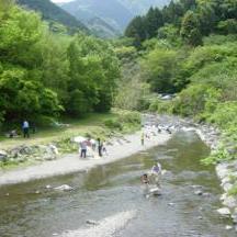 すぐ近くで川遊びもできます！