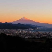 日本平から眺めた朝焼けの富士山