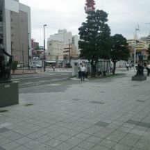 ２体の彫刻像は、ともに静岡駅南口駅前広場でご覧になれます。