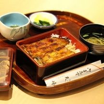 創業100余年、 蒲焼・天ぷらの専門店