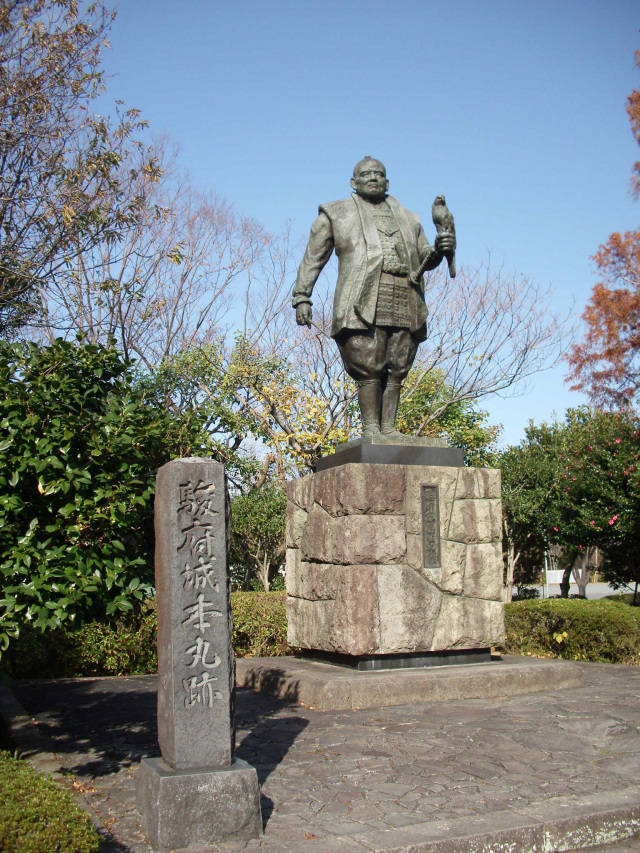 徳川家康銅像（駿府城跡内）１