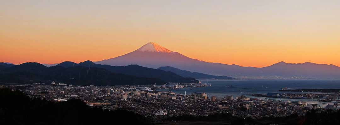 朝焼けの富士山を拝みたい。