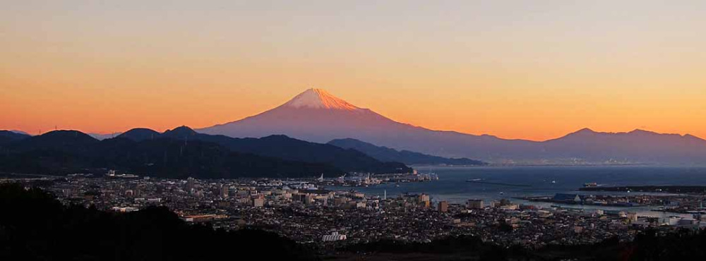 朝焼けの富士山を拝みたい。