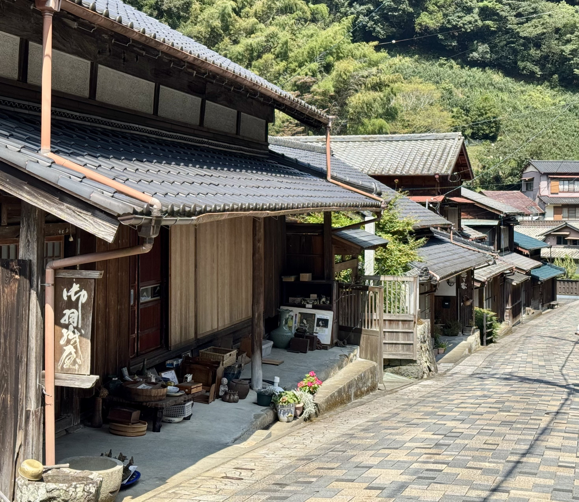 旧東海道の宿場町をめぐり、街並みや伝統の食を楽しむ旅