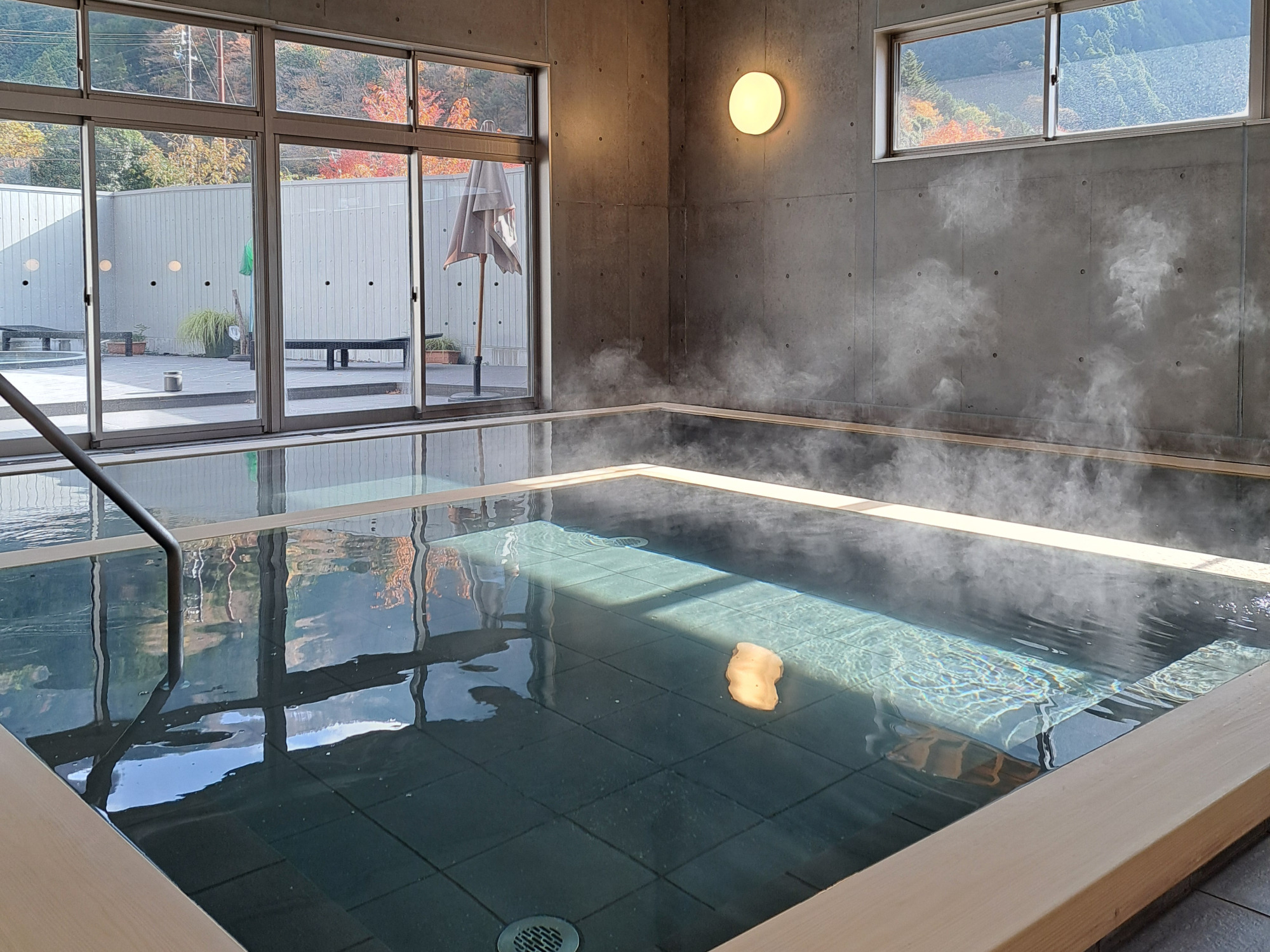 梅ケ島新田温泉 黄金の湯