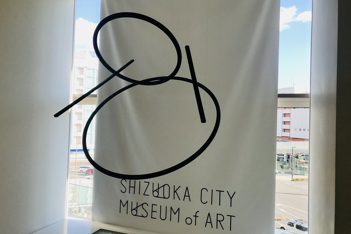 側面から見たロゴマーク