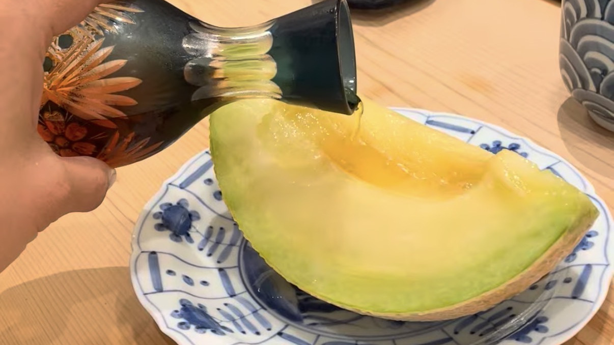 食後のデザート、メロンのブランデーがけ