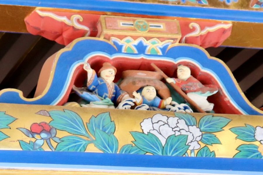 国宝・御社殿正面上部に施された彫刻