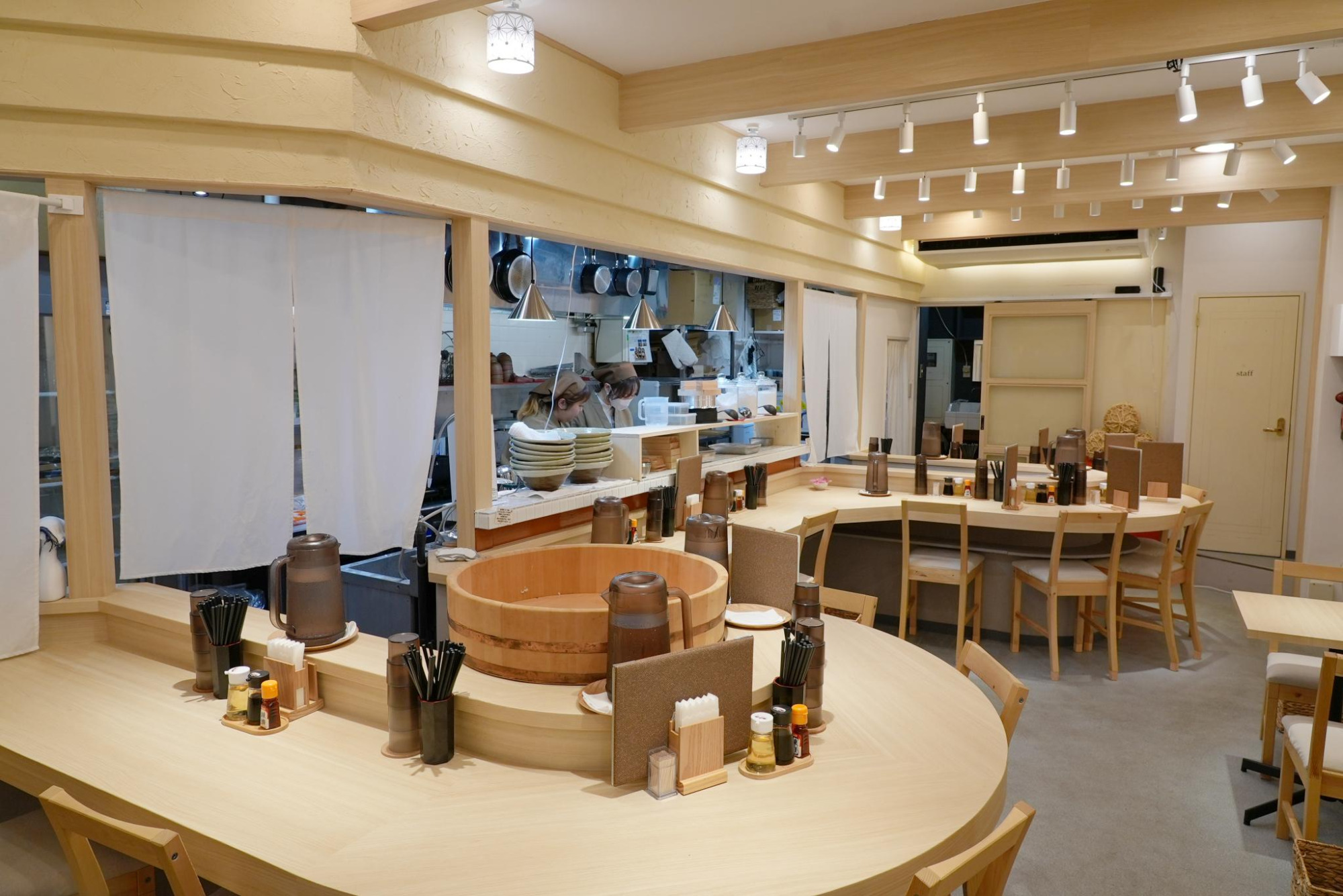 「米と麦 たわら屋 静岡駅地下店」店内