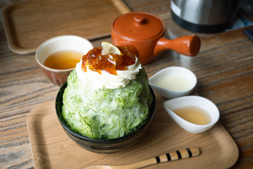 里山の景色の中で本格お茶体験「茶の芽」さん