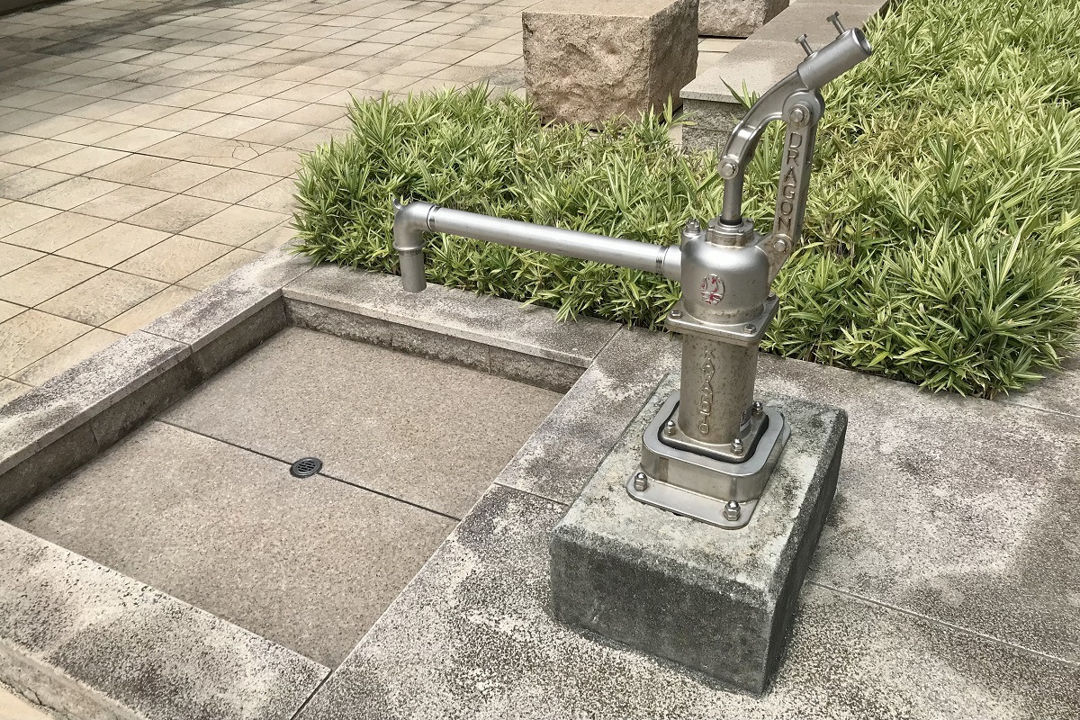 手押しポンプ