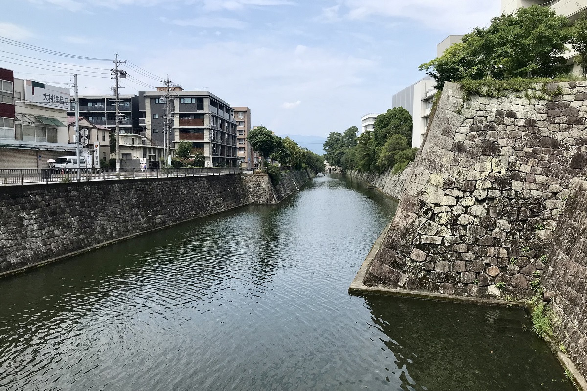 外堀通りの散歩道