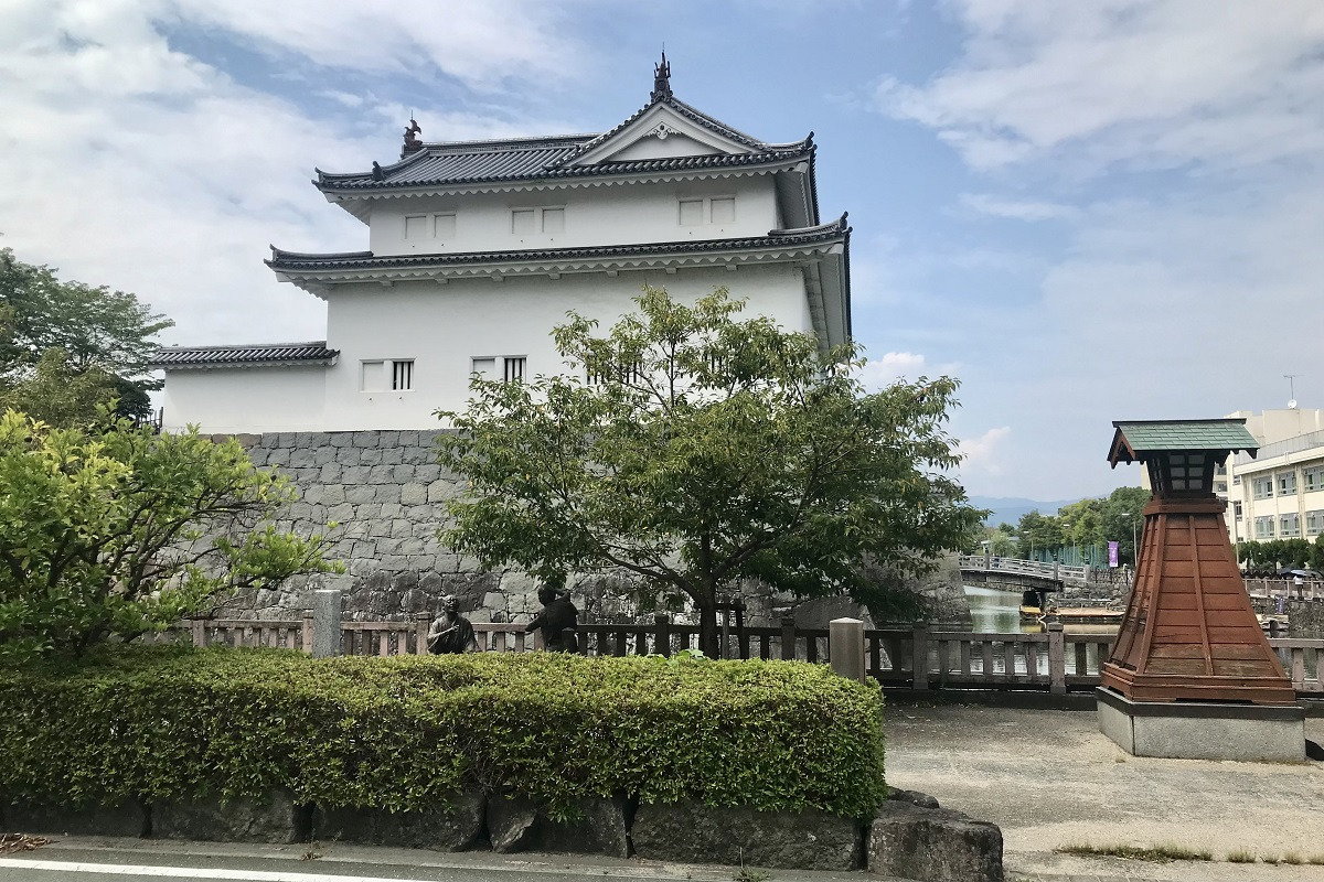 駿府城公園(弥次さん・喜多さん像)