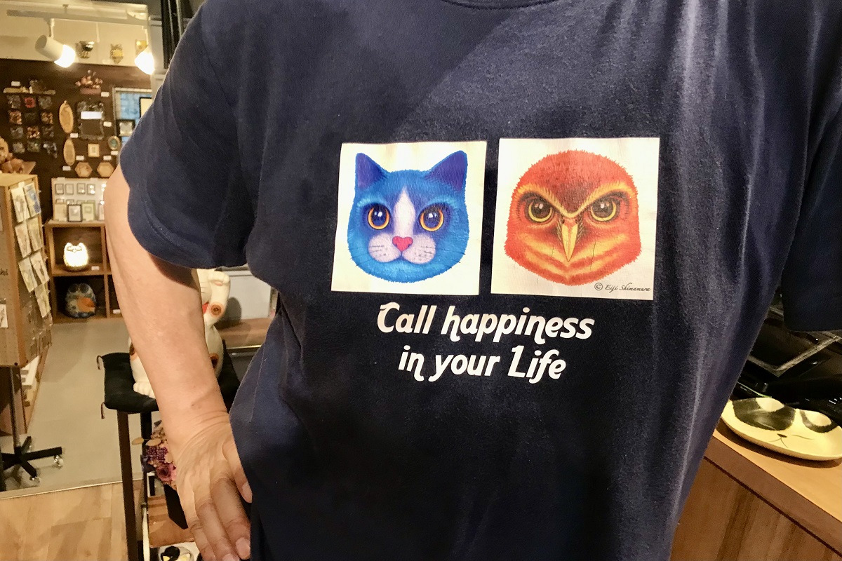Call happiness in your Life のTシャツ