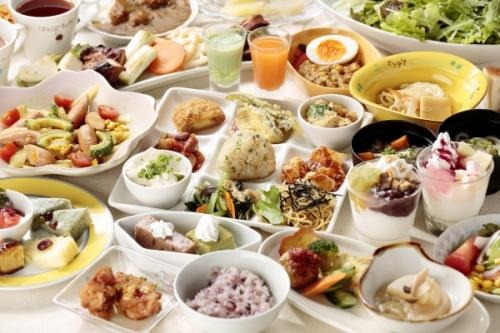 お惣菜やデザートは、毎月旬の食材を使った限定メニューが登場します。