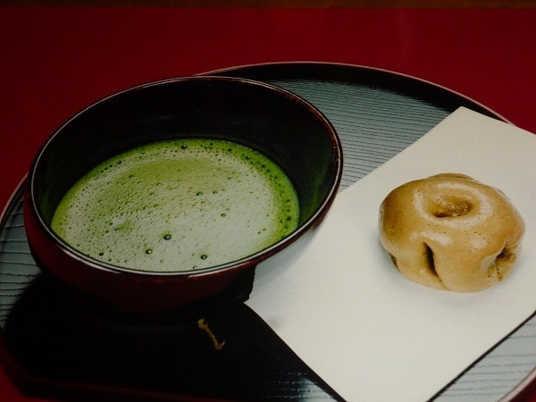 末廣名物「指饅頭とお抹茶セット」 末廣名物「指饅頭とお抹茶セット」