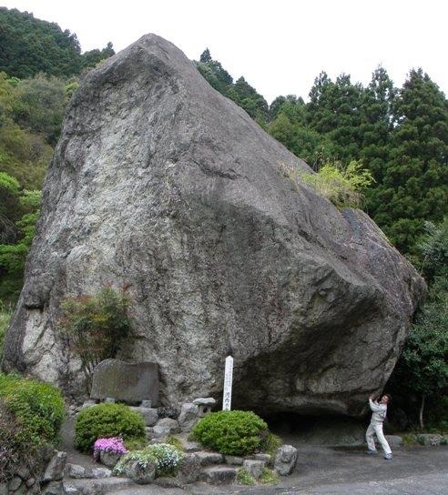 河内の大石