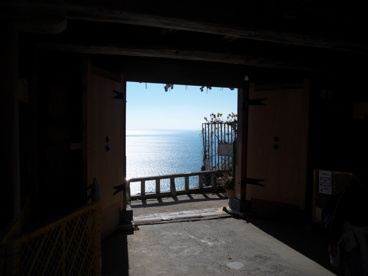 一の門から駿河湾の風景